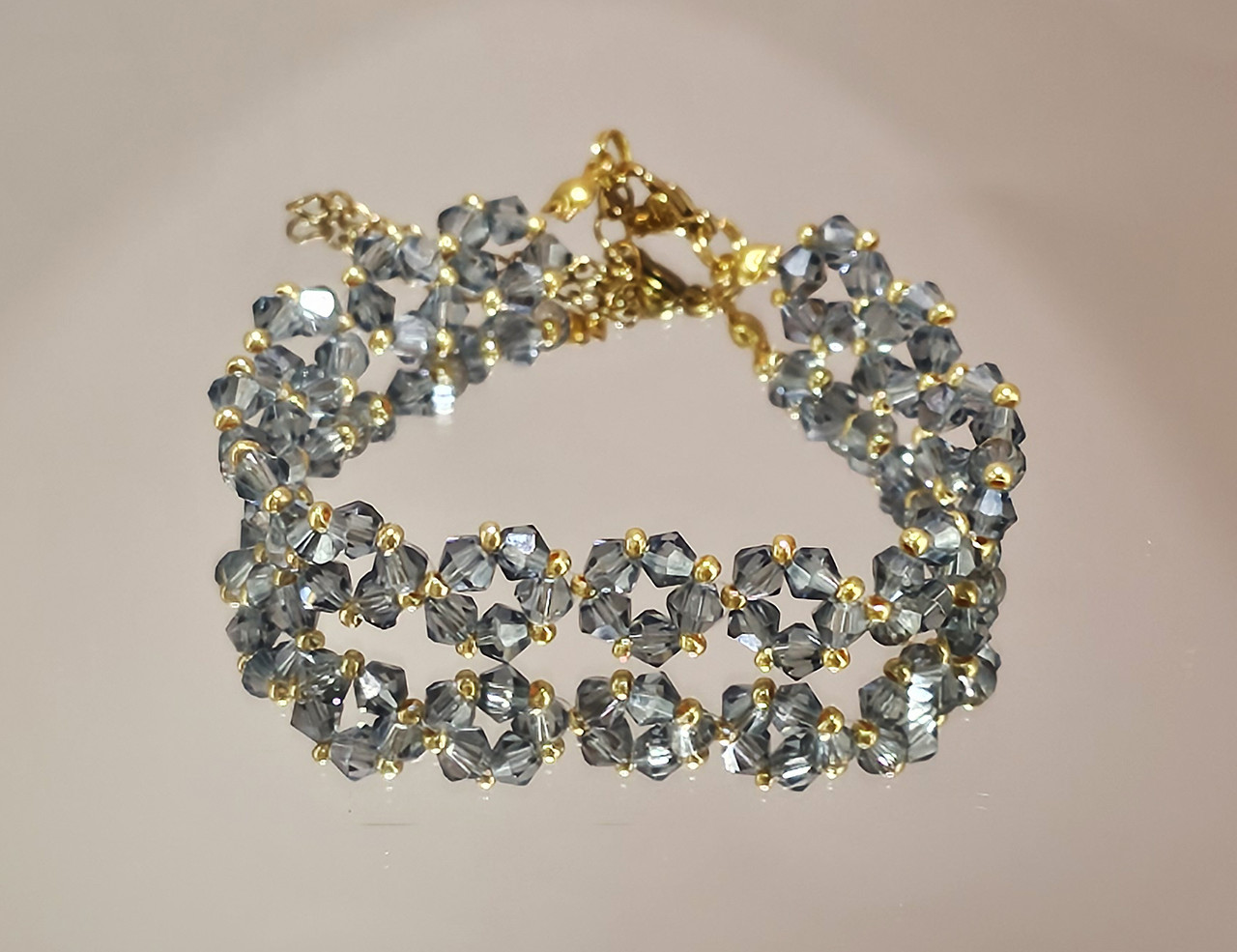 Сірий квітковий браслет ручної роботи, фото 1