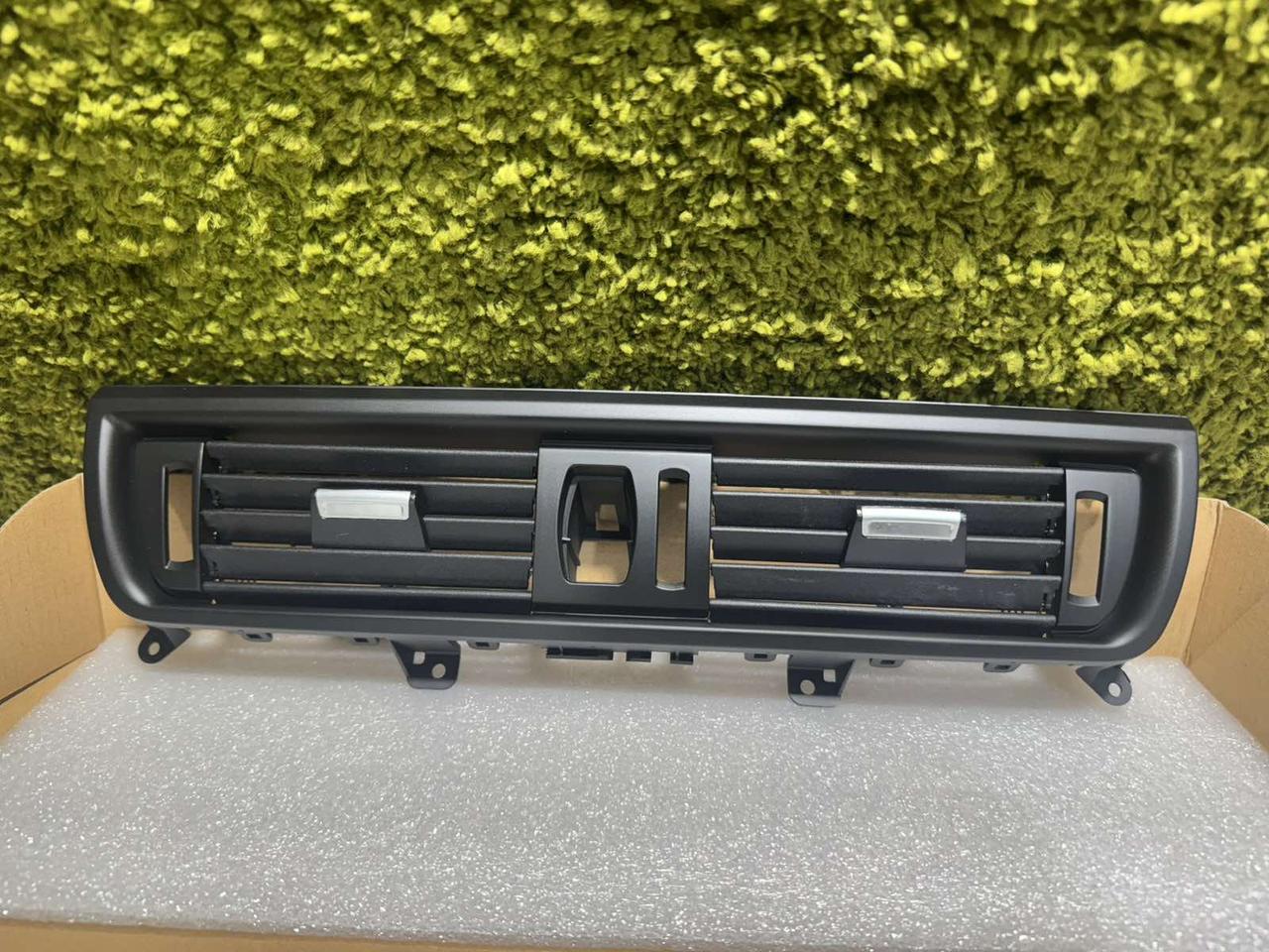 Дефлектор обдування центральний новий BMW 5 серії F10 F11 F18 520i 523i 525i 528i 535i бмв ф10 5 серії, фото 1