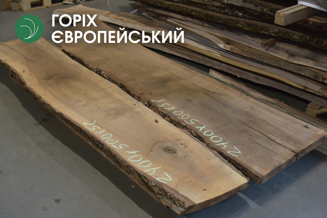 Дошка необрізна горіха європейського 52 мм, 1 ґатунок