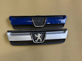 Решітка радіатора б/в PEUGEOT BOXER 02-06г.в.