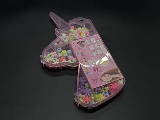 Набір намистин для плетіння браслетів, в пеналі.