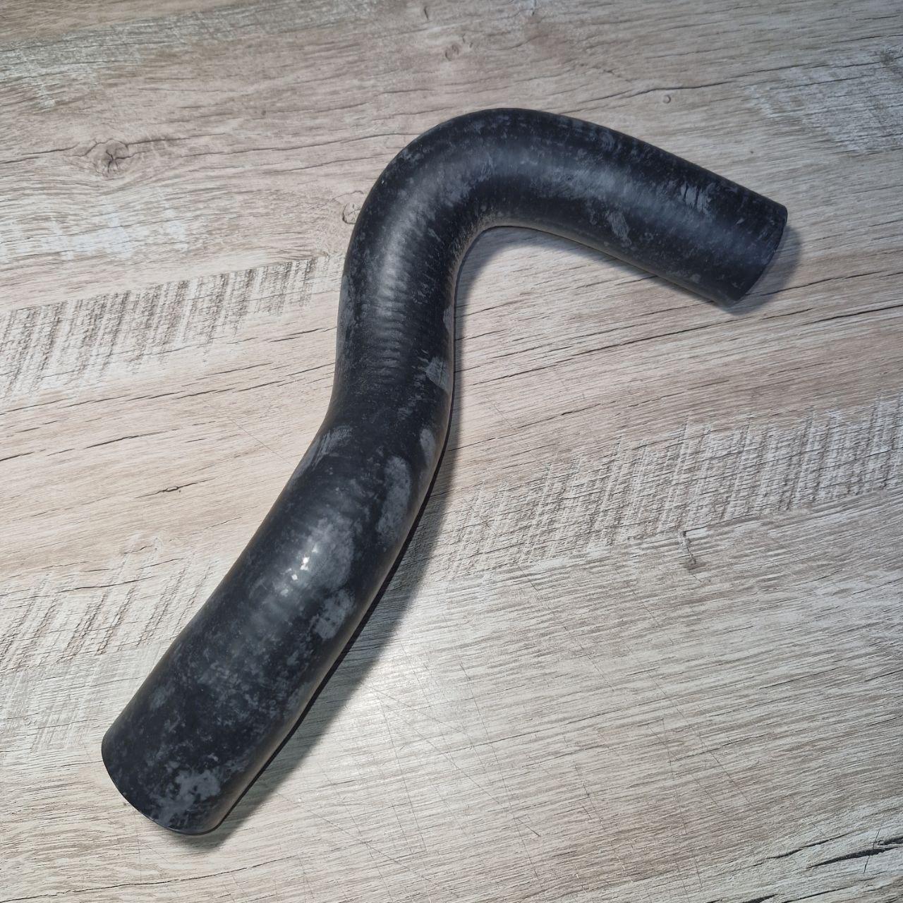 Патрубок радіатора нижній DP GROUP CS1724 FORD TRANSIT 2.5D-TDI 86-00