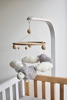 Мобіль дерев'яний на ліжечко Баранчики на хмаринках