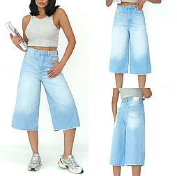 Світлі жіночі джинсові шорти-бермуди