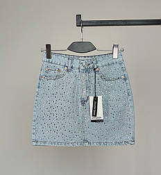 Джинсова стильна мініспідниця з камінням