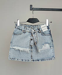 Джинсова мініспідниця в рваному стилі