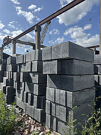 Дорожній бордюр з Лабрадориту