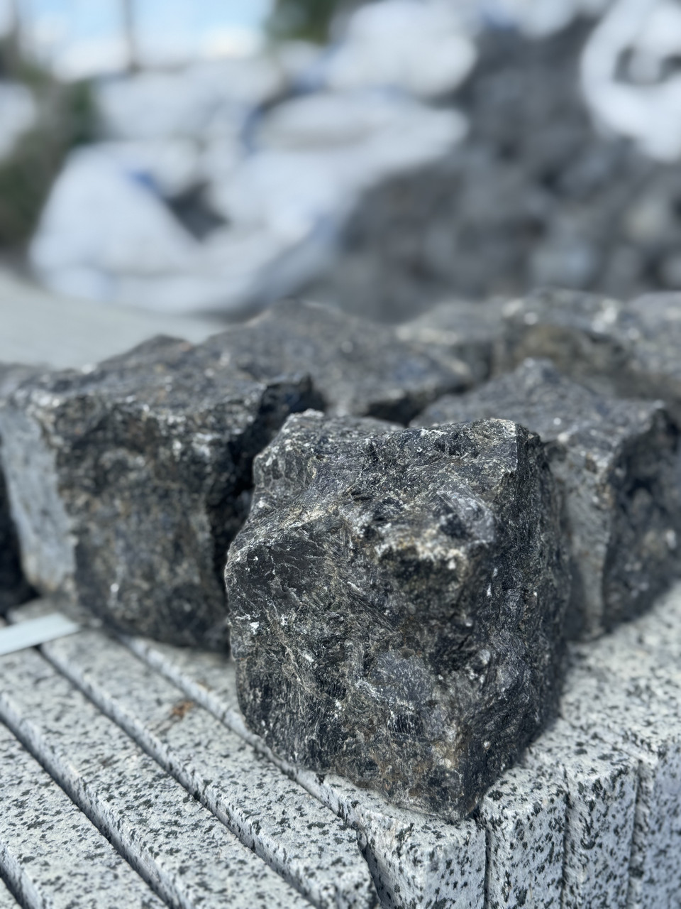 Бруківка гранітна колота габро