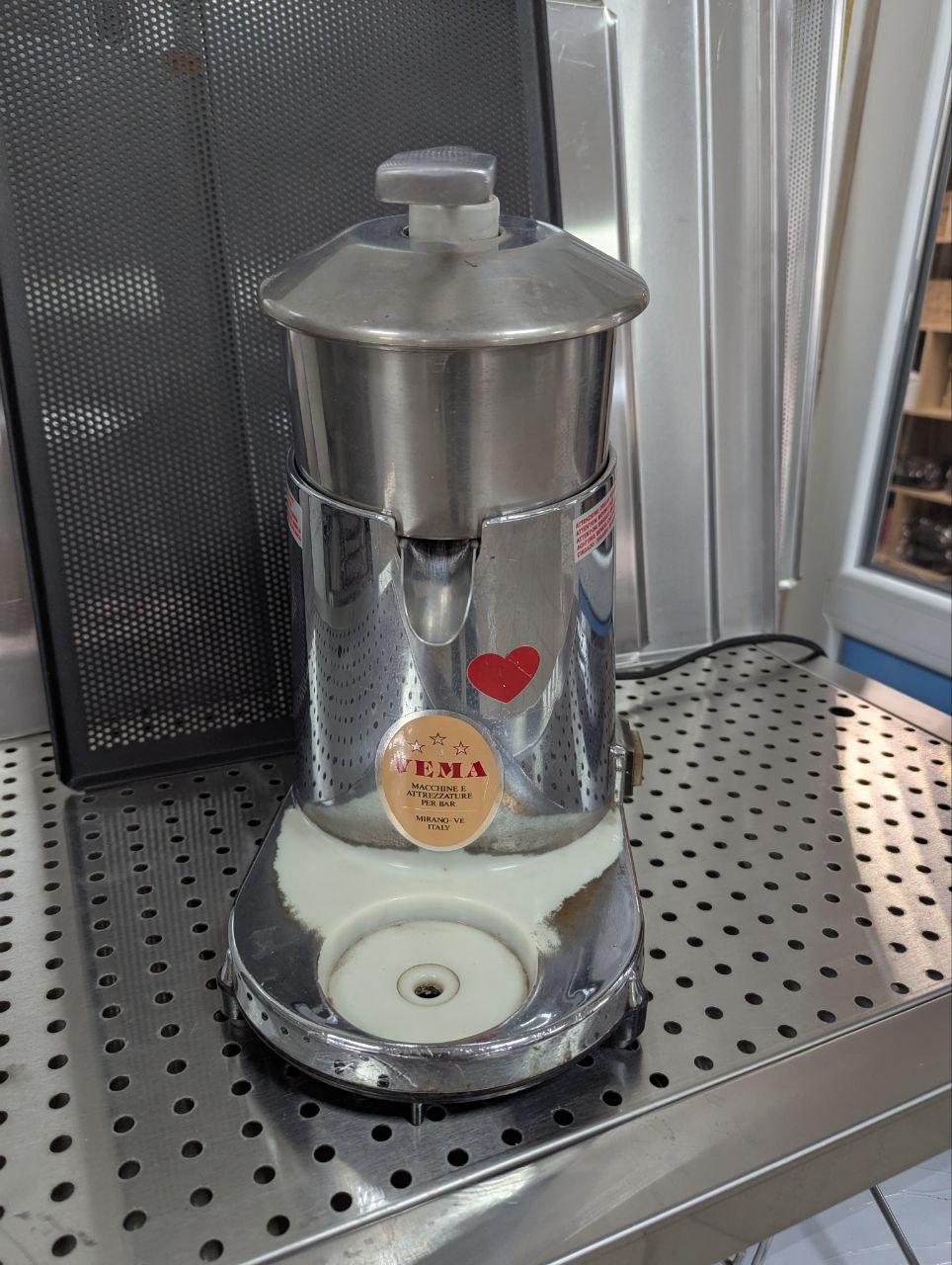 Електрична соковичавниця для цитрусових Vema SP 2072, б/у