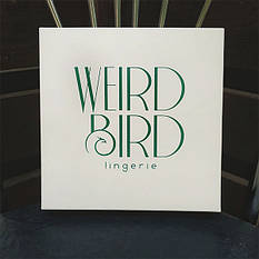 Шовкодрук на коробочці з білого крейдованого картону розміром 150*150*50 мм.