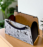 Стильне подарункове пакування для квітів і подарунків у формі сумочки з принтом, фото 3