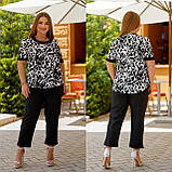 Літній жіночий ошатний батальний брючний костюм-двійка вільного крою: блуза + штани (р.48-62). Арт-2224/42, фото 2