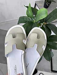 Оливкові шльопанці з натуральної шкіри на білій підошві