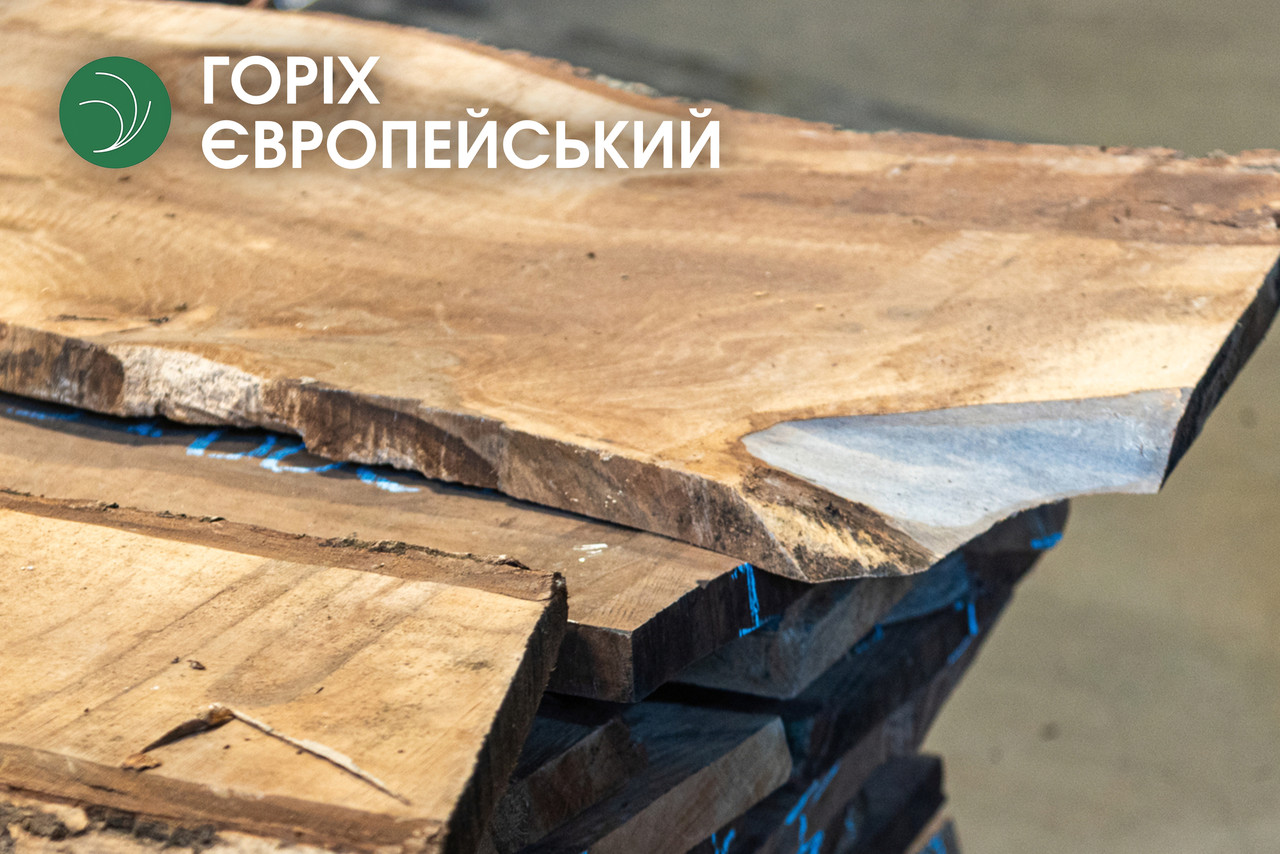 Дошка необрізна горіха європейського 32 мм, екстра ґатунок