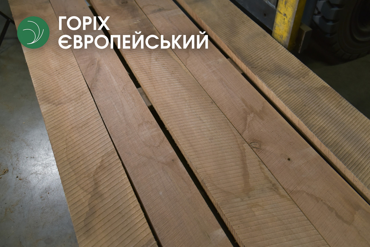 Дошка обрізна з горіха європейського 32 мм, ґатунок 1