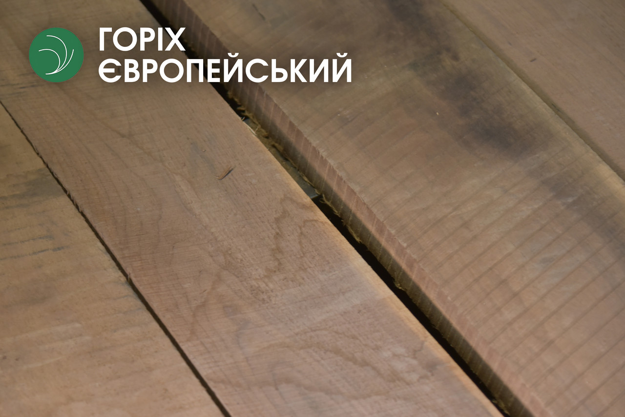 Дошка обрізна з горіха європейського 32 мм, ґатунок екстра