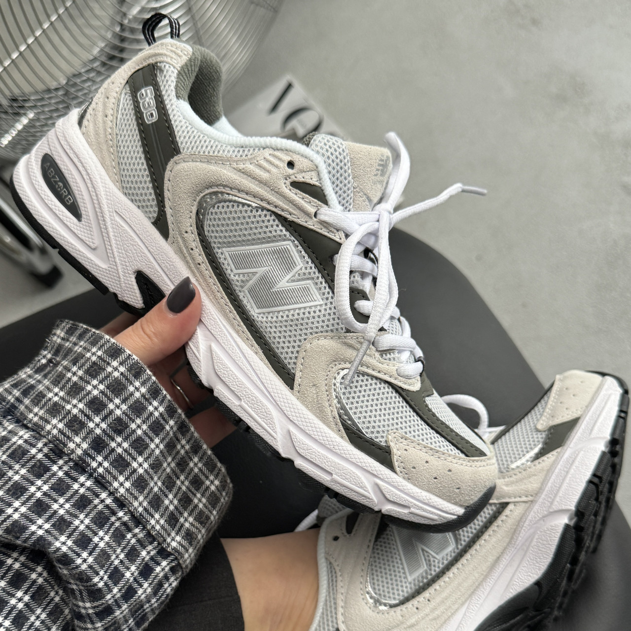 Жіночі кросівки New Balance 530 Abzorb ""Rain Cloud/Shadow Grey" весна-літо із сіткою легкі (сірі). Живе фото, фото 1