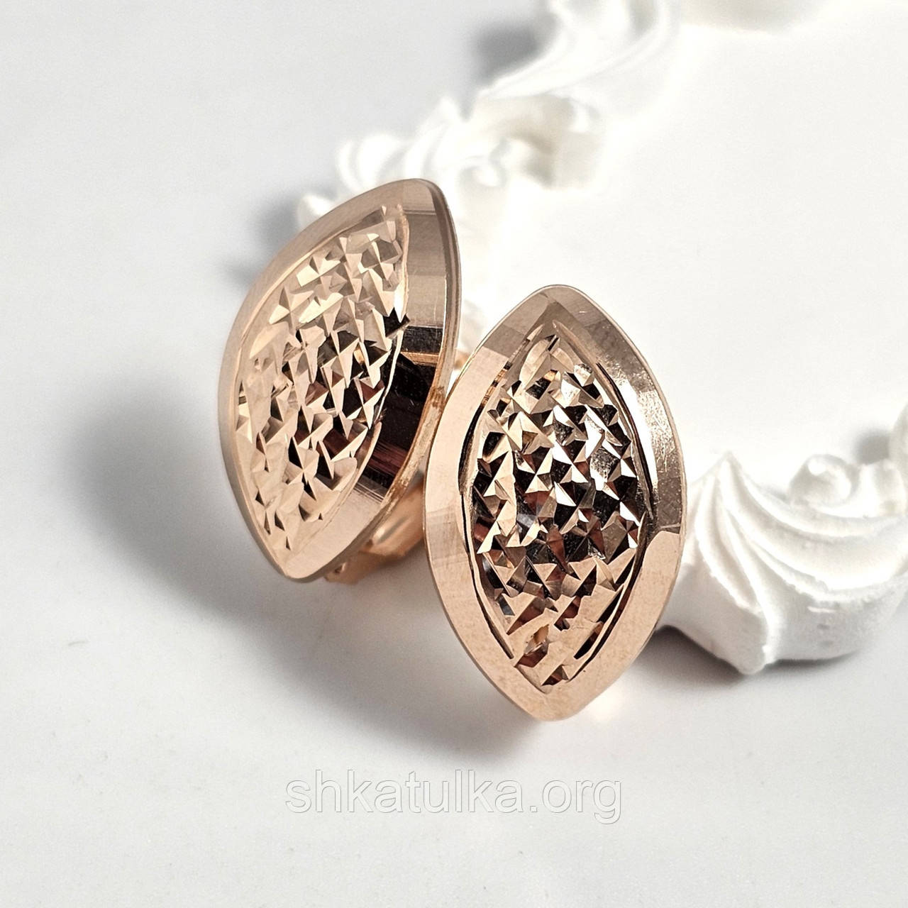 Сережки золоті з алмазною гранню без каменів