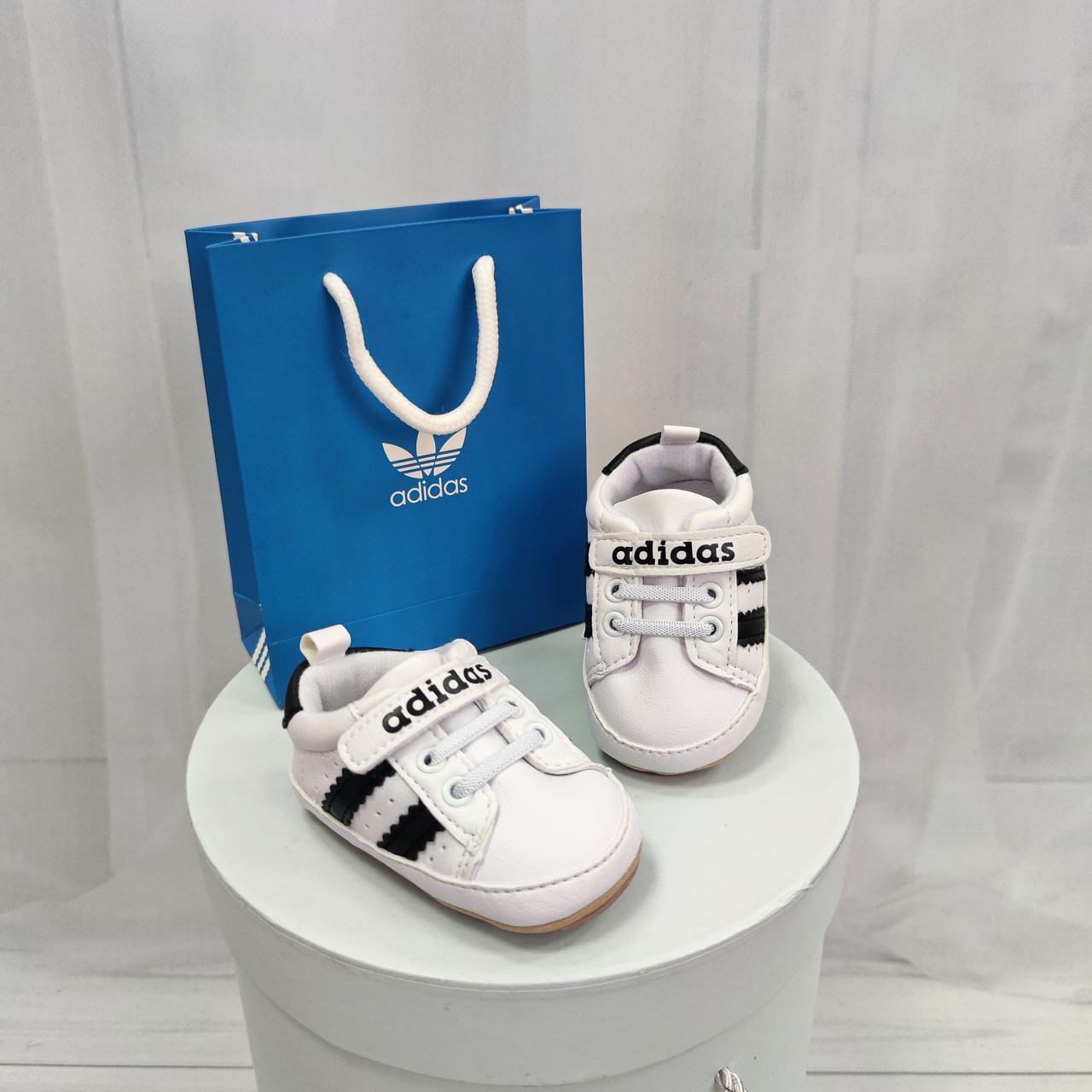 Білі пінетки кросівки Adidas для новонароджених