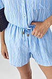 Смугастий вільний костюм із сорочкою та шортами — блакитний колір, L (є розміри), фото 4