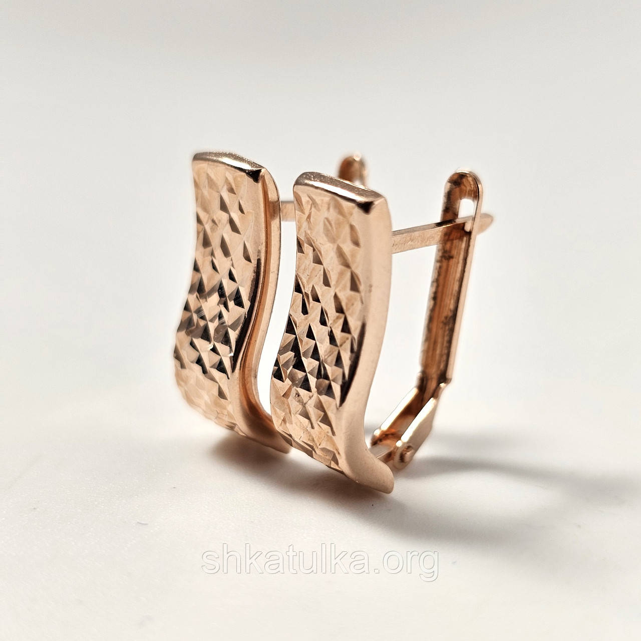 Сережки золоті прямокутні з алмазною гранню без каменів, фото 1