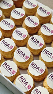 Профітролі шу еклери заварні з логотипом