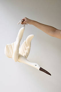 Підвісна іграшка на ліжечко Лелека