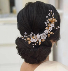 Гребінь для волосся з квітами та перлами Золотистий Елегантний гребінь ручної роботи Гребінь з квітами