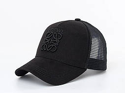 Стильна бейсболка з чорною нашивкою