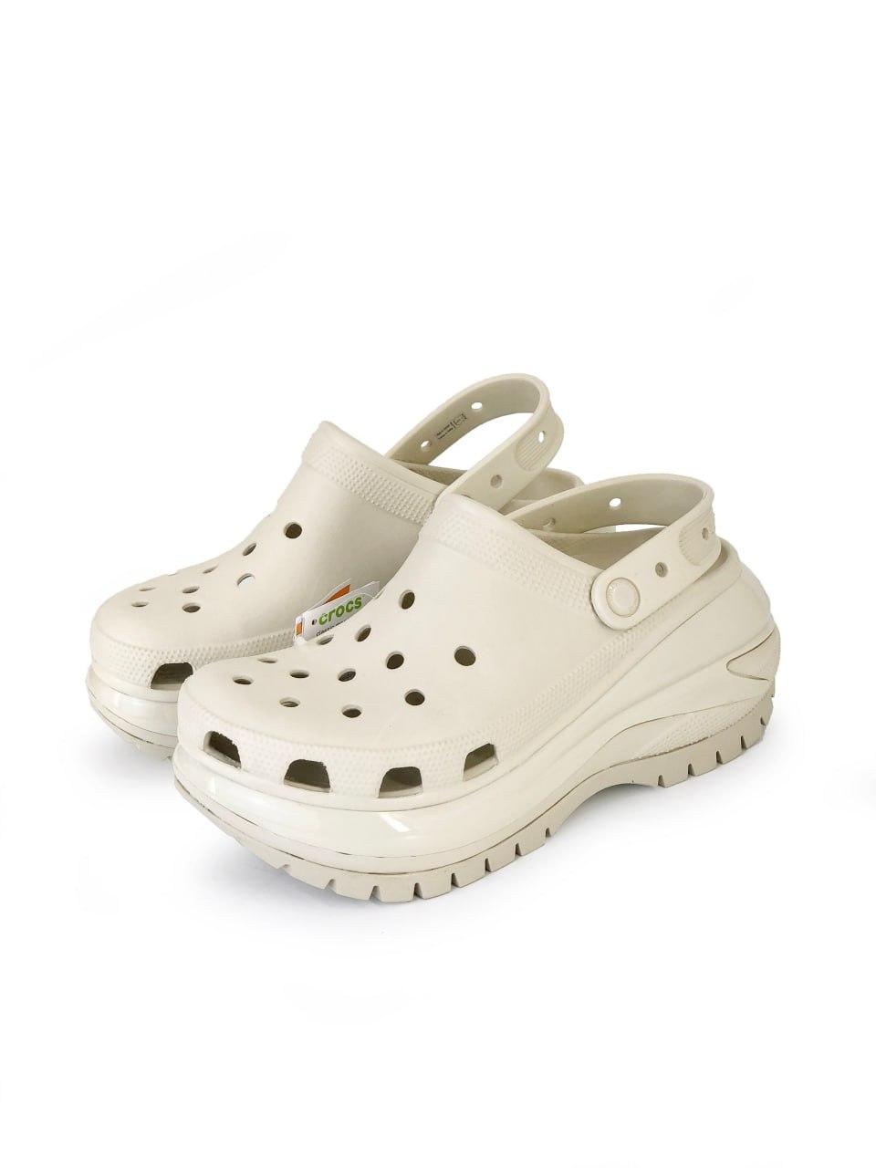 Класні шльопанці для дівчат Crocs Classic Crush Clog Cream на літо. Модне жіноче літнє взуття Крокс., фото 1