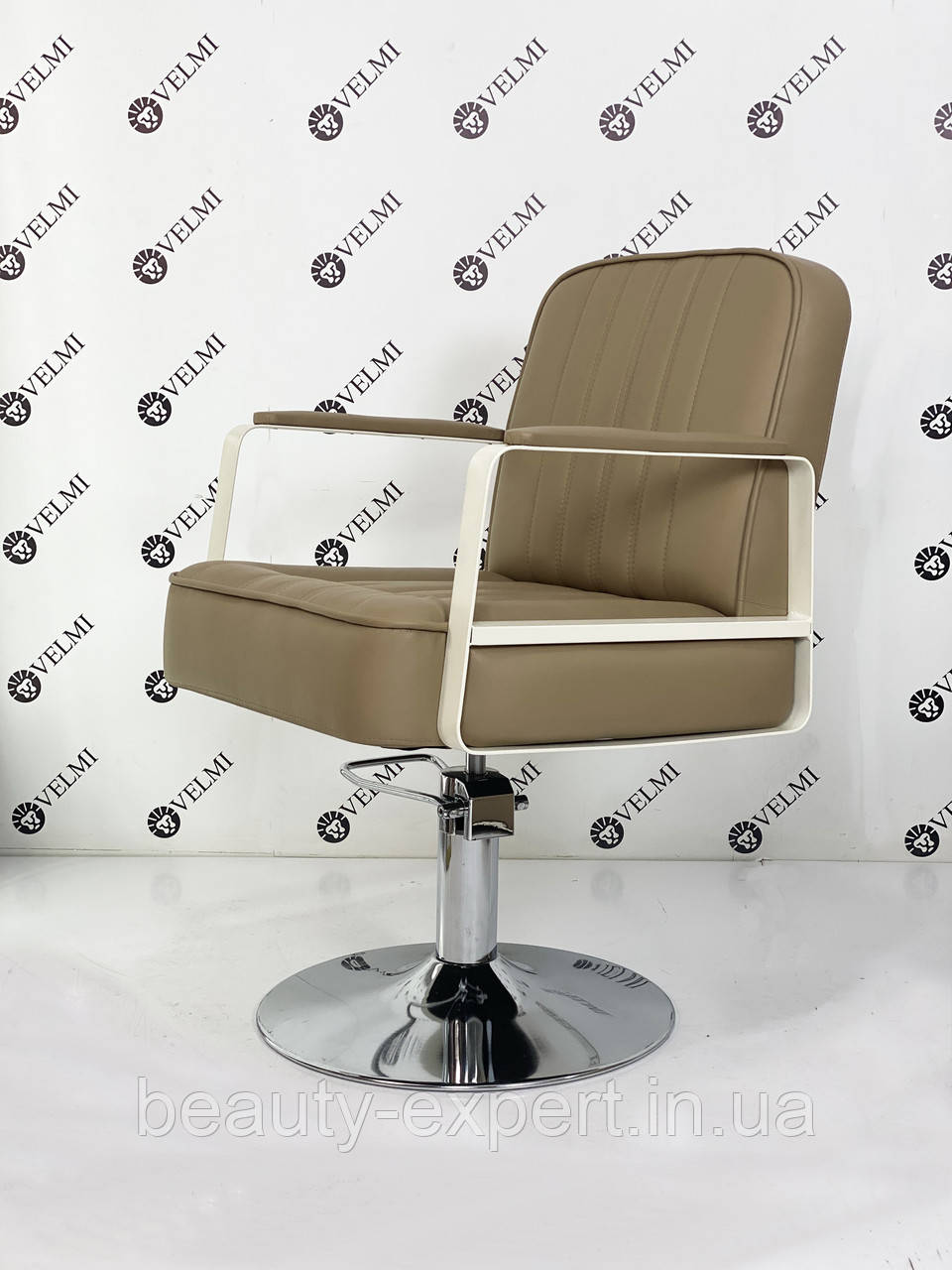 Стильне гідравлічне перукарське крісло Bronx хромованій дисковій базі, фото 1