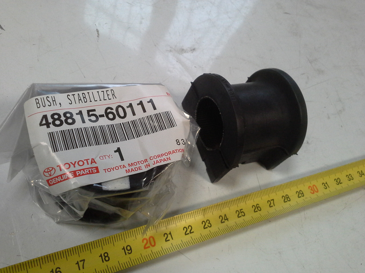 Втулка переднього стабілізатора 4881560111 D28 LC100 LX