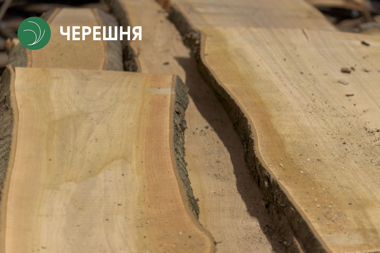 Дошка необрізна черешні 32 мм, екстра ґатунок