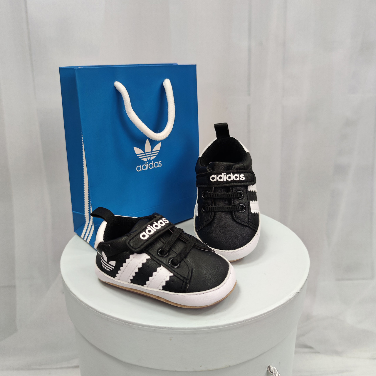 Чорні пінетки кросівки Adidas для новонароджених