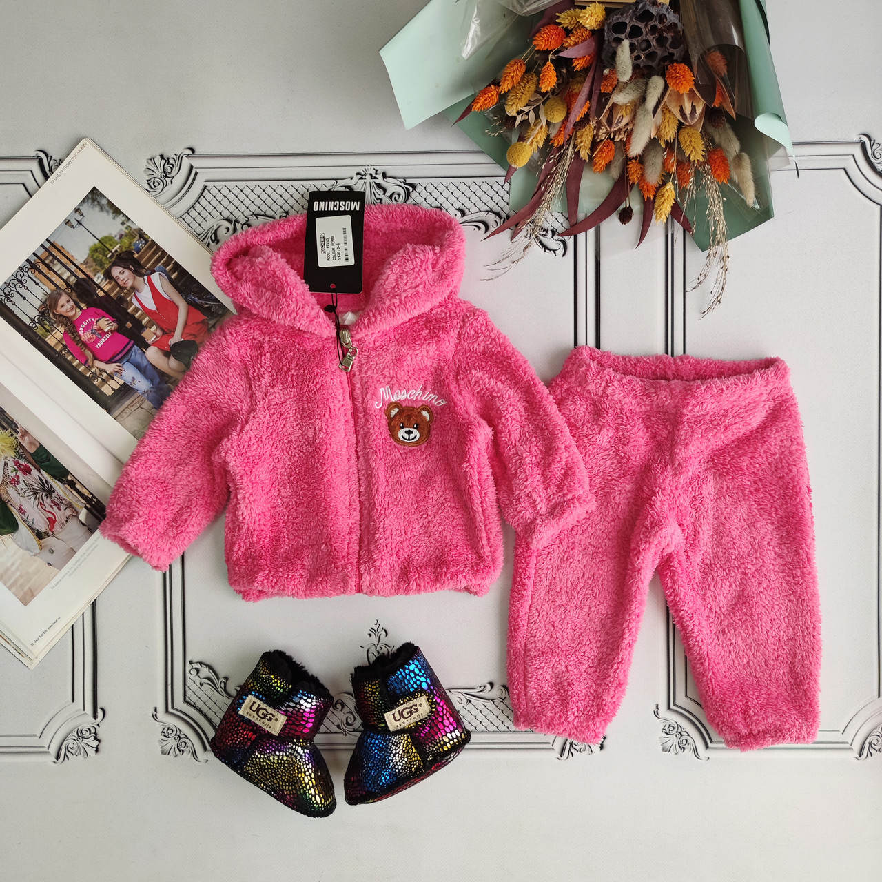 Яскравий теплий плюшевий костюм для новонародженої дівчинки Moschino, фото 1