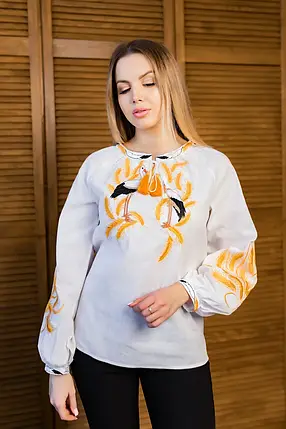 Жіноча вишиванка з буслами та колосками пшениці світла вишита блуза гладь етно орнамент у жовтому кольорі, фото 1