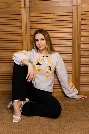 Жіноча вишиванка з буслами та колосками пшениці світла вишита блуза гладь етно орнамент у жовтому кольорі, фото 2