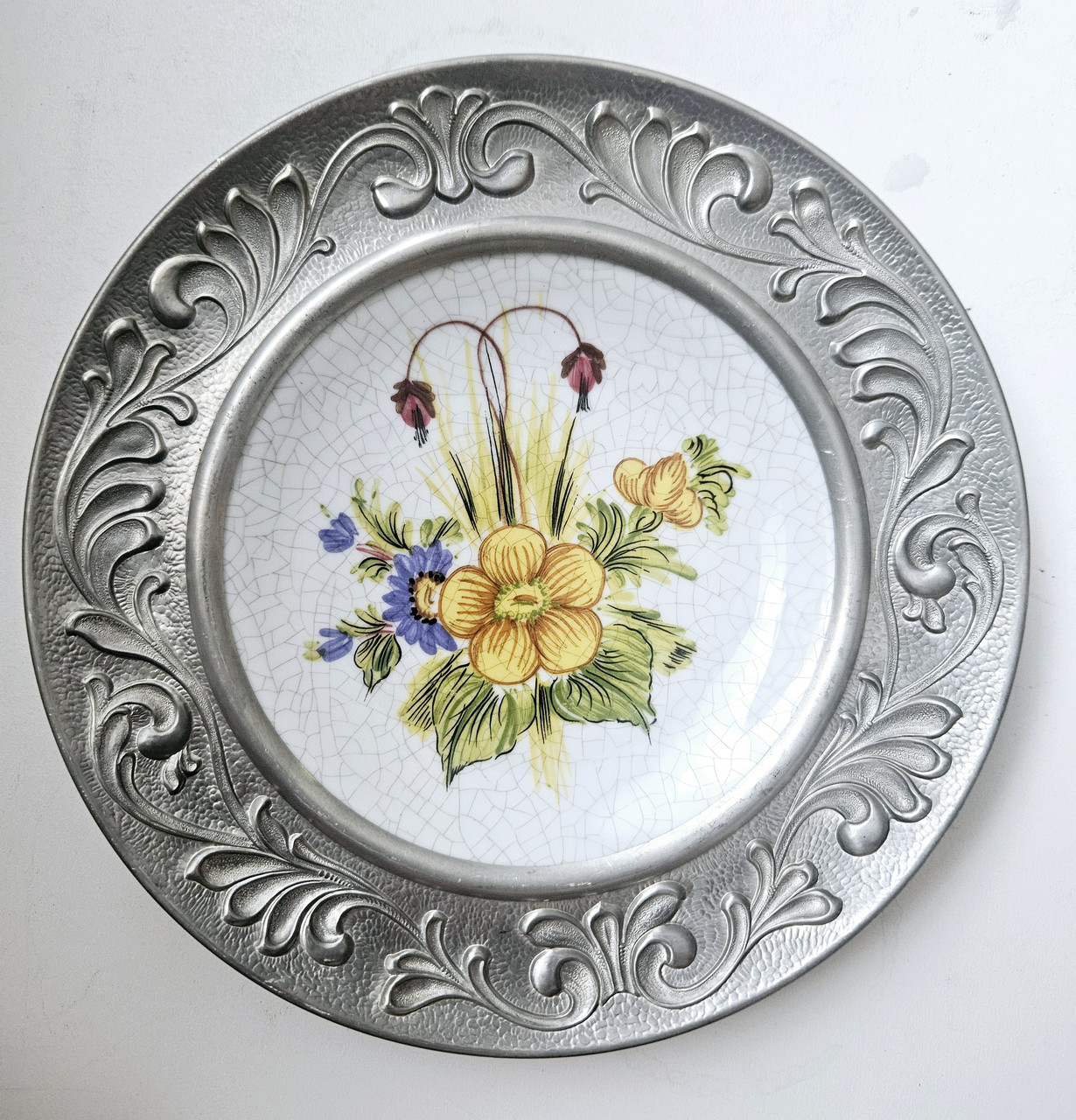 Керамічна тарілка в олов'яній рамі, фото 1