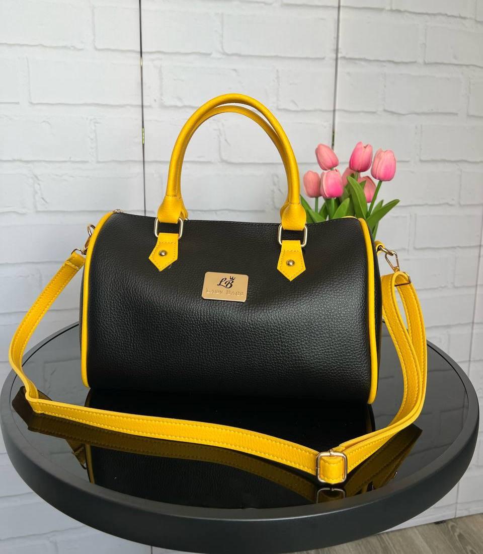 Жіноча сумка бочонок зручна містка модна сумочка чорна з жовтим екошкіра, фото 1