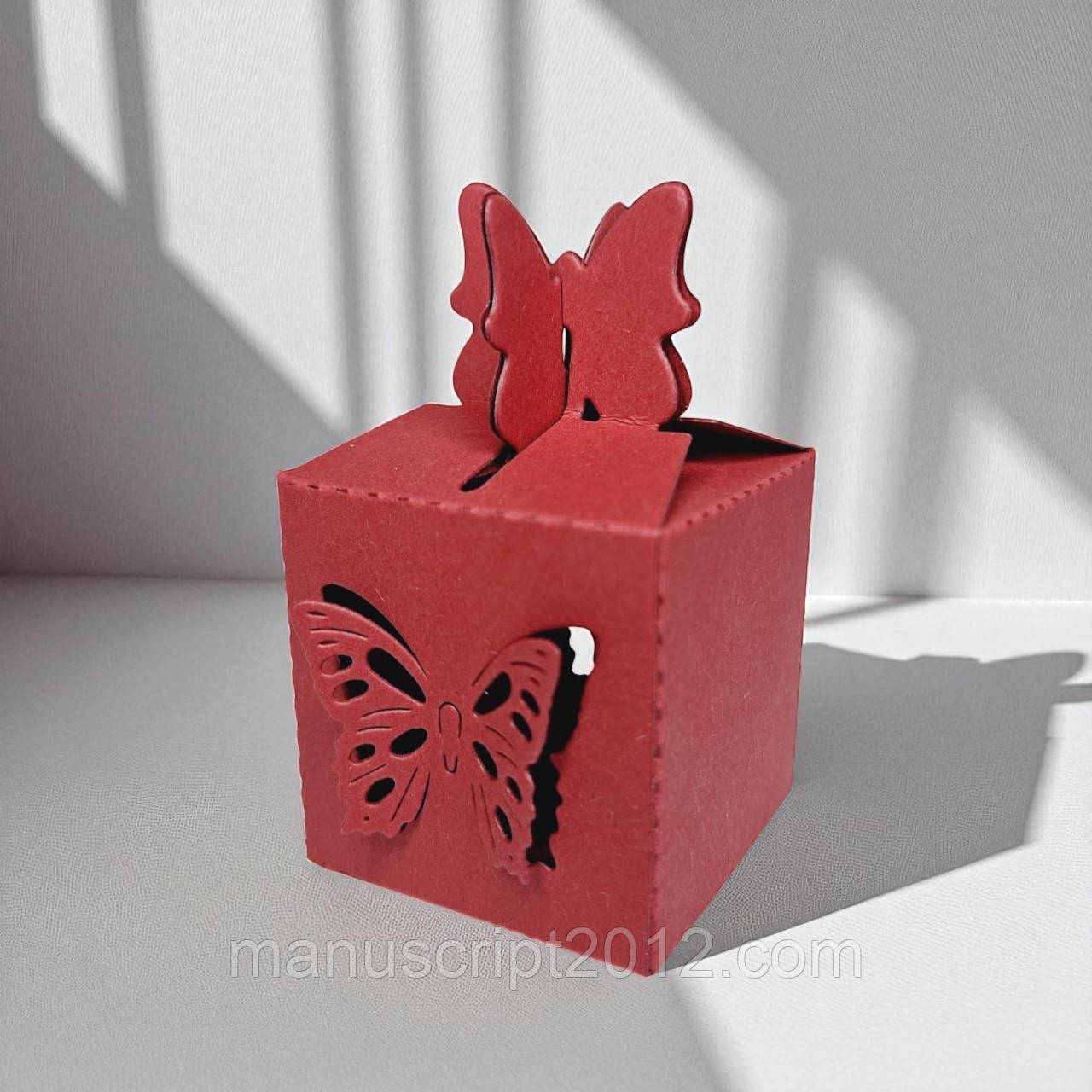 Коробка на 1 цукерку / бонбоньєрка "Метелик" (38х38х38мм.) бордова