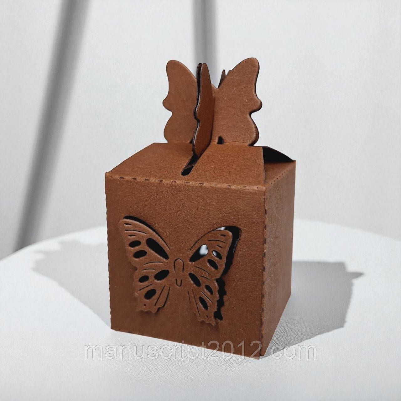Коробка на 1 цукерку / бонбоньєрка "Метелик" (38х38х38мм.) коричнева