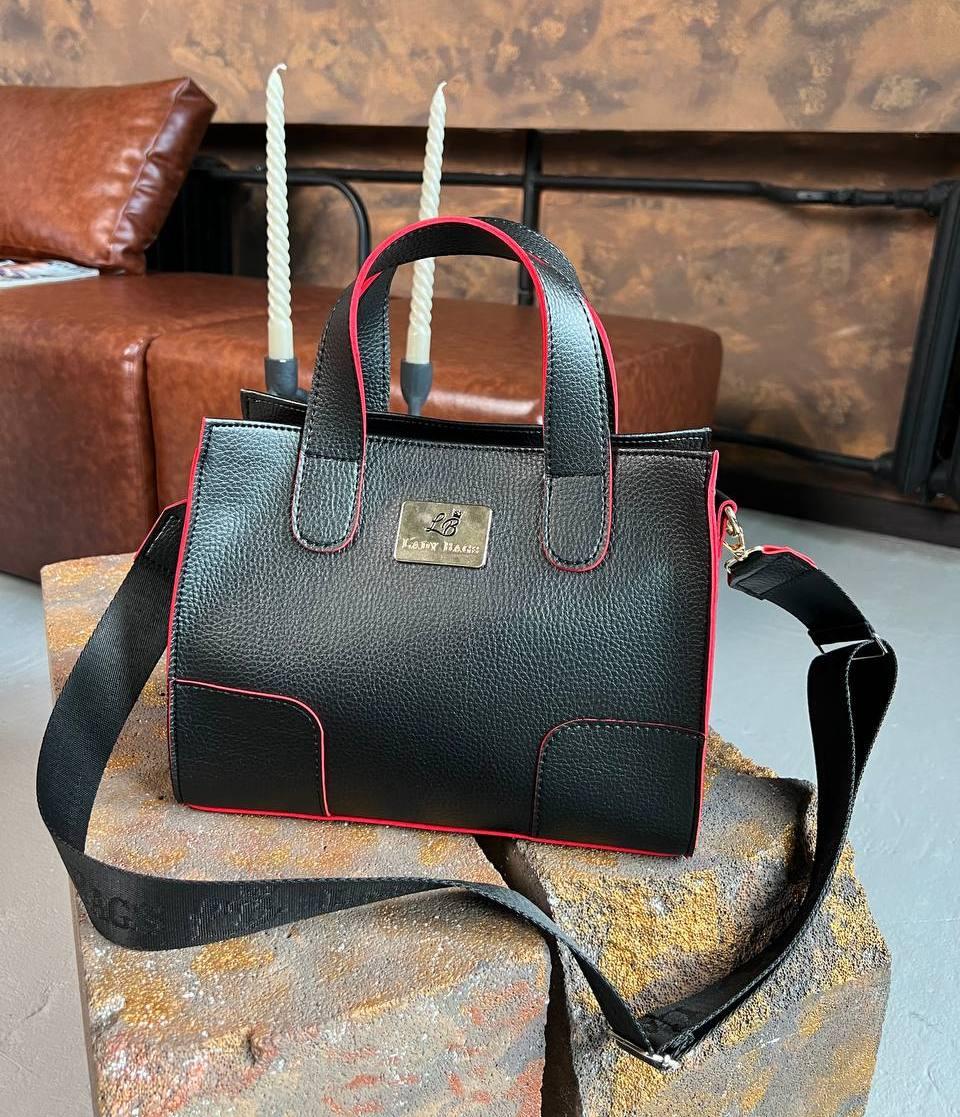 Сумка жіноча середнього розміру сумочка класична чорна з червоним шкірзам