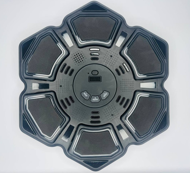 Тренажер для боксу на стіну