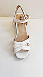 Босоніжки жіночі білі невеликий каблук розмір 39, фото 7