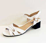 Босоніжки жіночі білі невеликий каблук розмір 39, фото 9