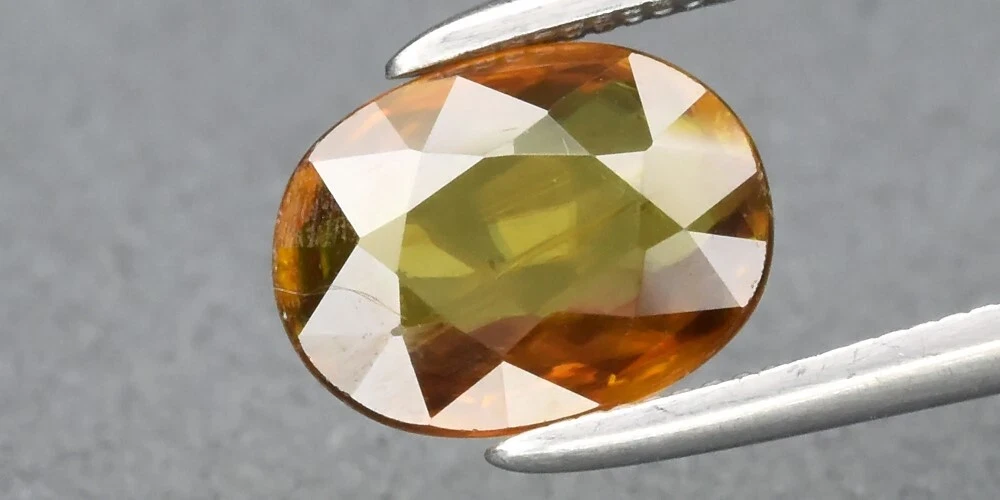 1.40 кт. Природний сфен