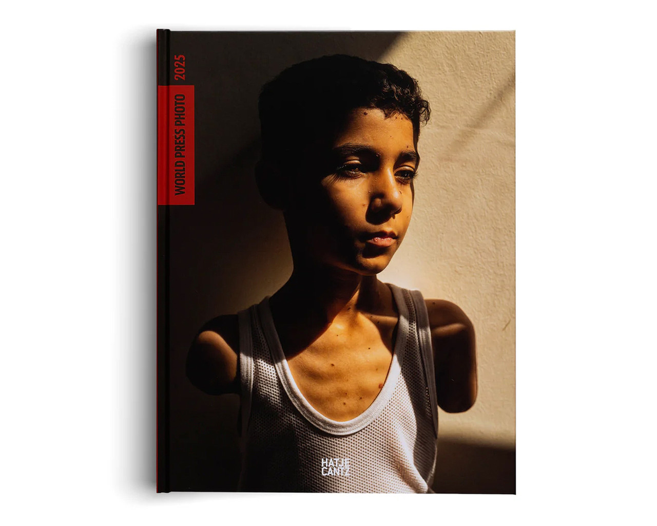 Книга про фотожурналістику та документальну фотографію World Press Photo Yearbook 2025 книги для фотографів