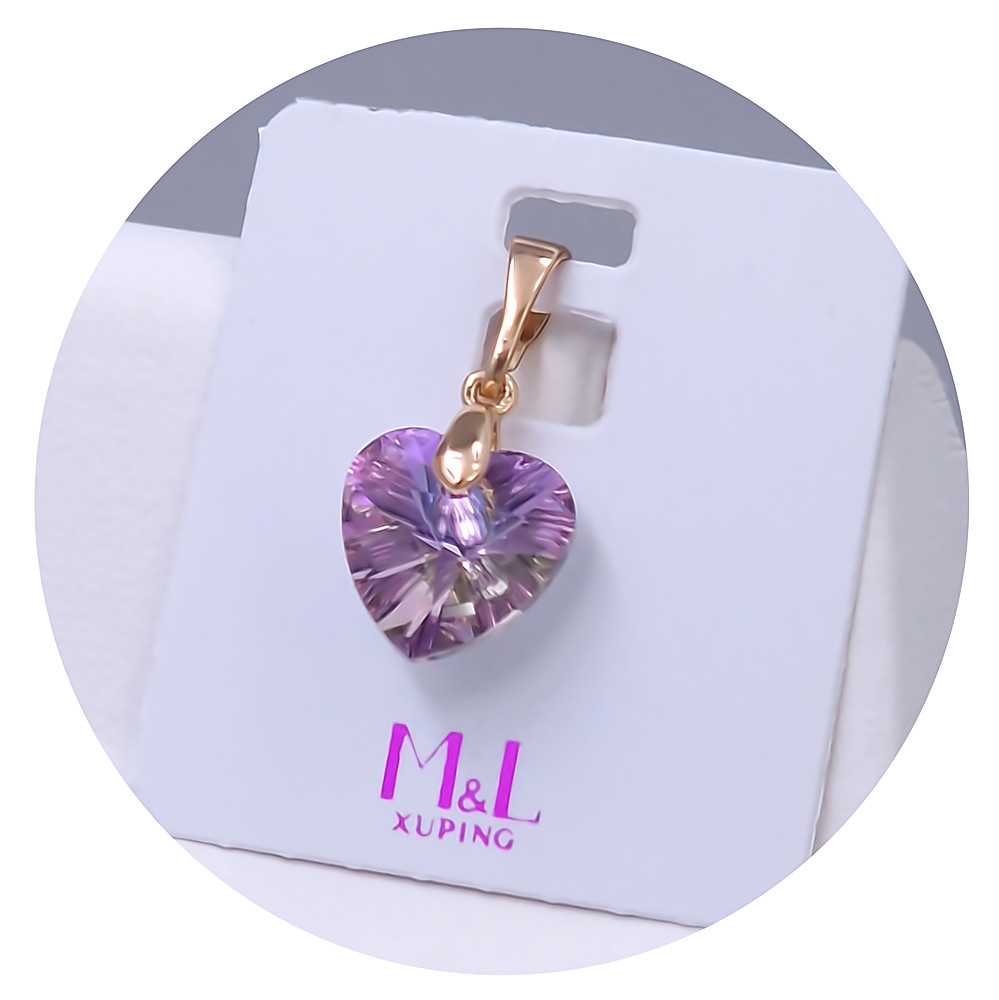 Кулон XР M&L. Позолота 18К. Камені: Swarovski. Довжина кулона: 19 мм. Ширина: 9 мм.