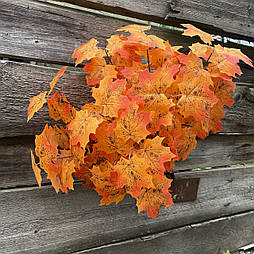 Штучна гілка листя клена 63 см