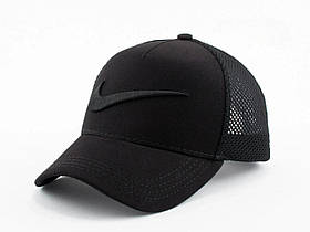 Стильна однотонна бейсболка з лого